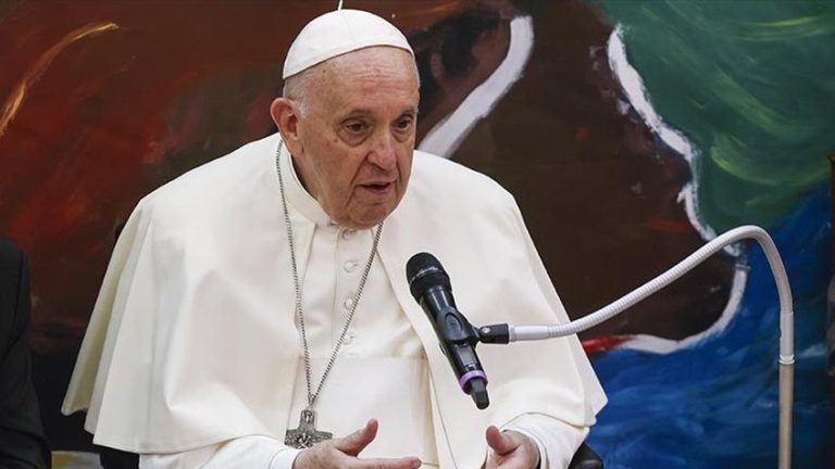 El Papa pide que los ricos compartan sus bienes y paguen más impuestos