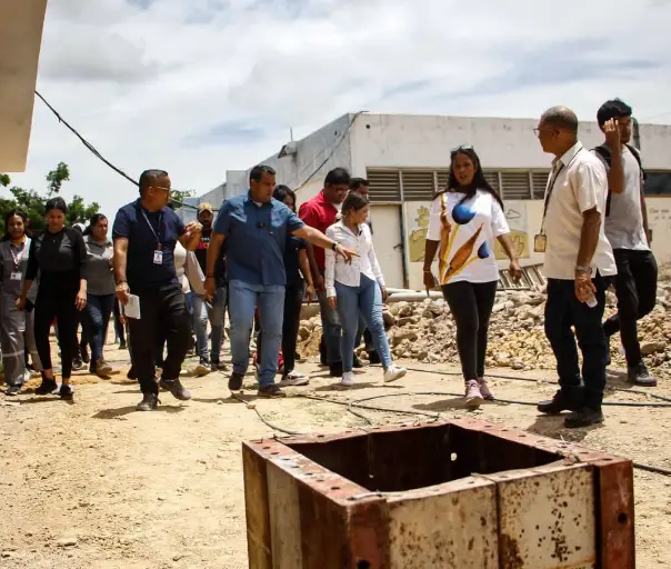 El gobernador Víctor Clark supervisó los avances de la rehabilitación integral que realiza la Misión Venezuela Bella en el núcleo El Sabino de la Unefm.