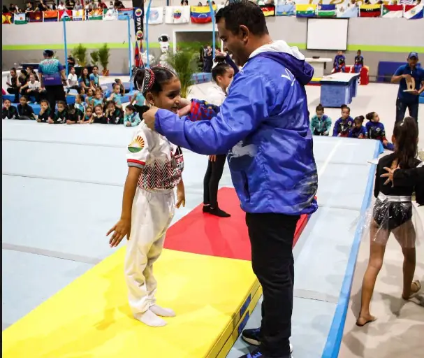 La Ciudad Deportiva Universitaria 500 años de Coro se desbordó con la inauguración del Campeonato Nacional Interclubes de Gimnasia Artística.