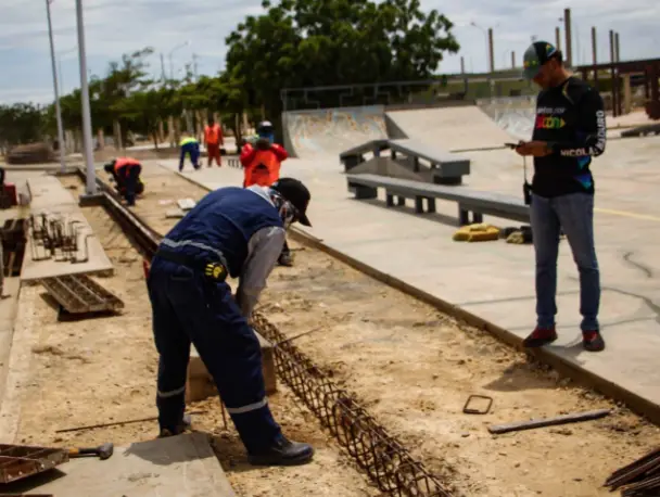 Con tan solo dos semanas de trabajo en la transformación del Complejo Recreativo y Deportivo Ciudad de Punto Fijo avanza firmemente.