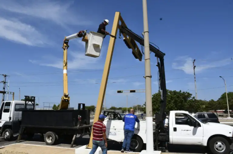 Alcaldía de Carirubana y Vtelca habilitan semáforo del CIED