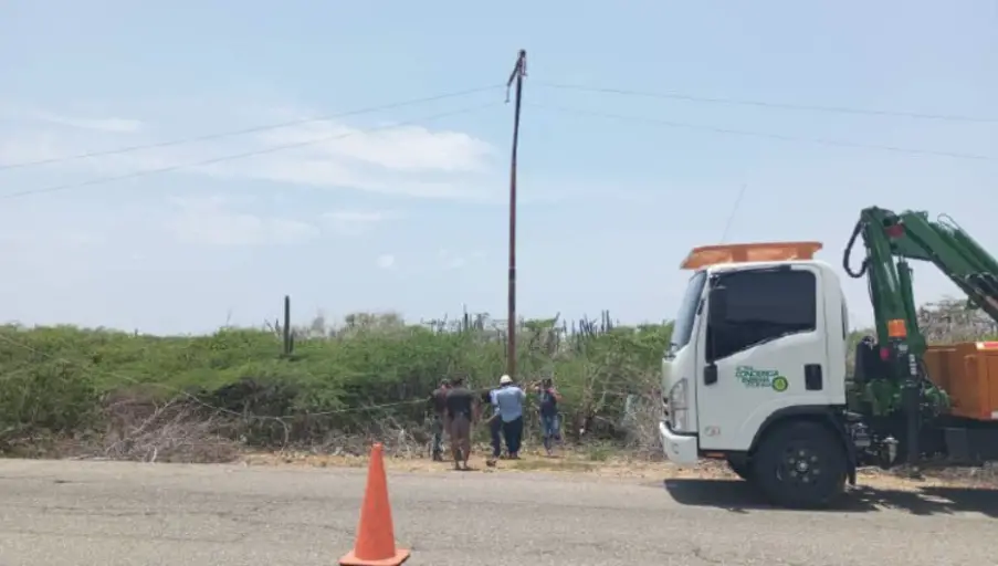 Cuadrillas del Centro de Servicios Punto Fijo y Coro de la Corporación Eléctrica Nacional (Corpoelec) realizaron un despliegue para atender reportes.