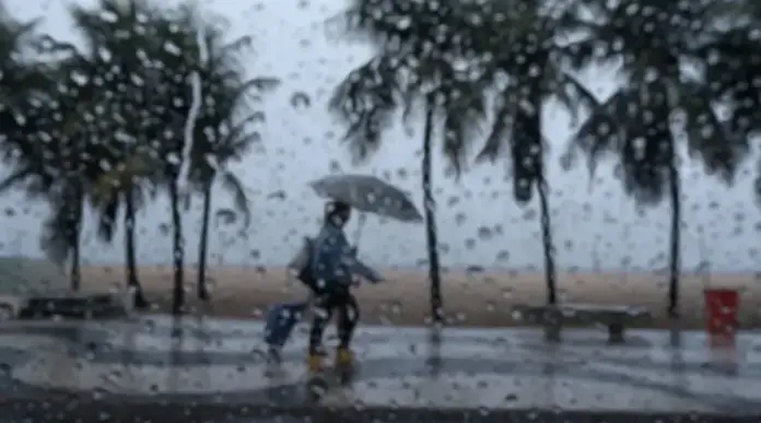 La tormenta tropical John ascendió a huracán de categoría 1, amenazando la región pacífica de México, en particular los estados de Colima, Guerrero y Michoacán.