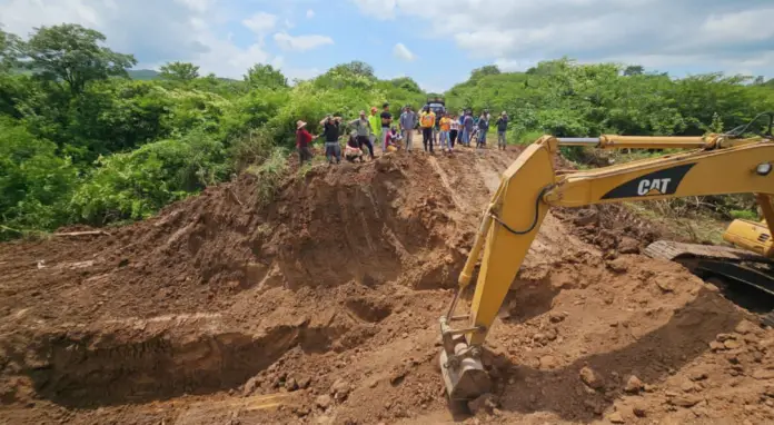 El equipo de Vías de Falcón del Ejecutivo regional se desplegó por el municipio Buchivacoa para inspeccionar y dar inicio a los trabajos de vialidad.