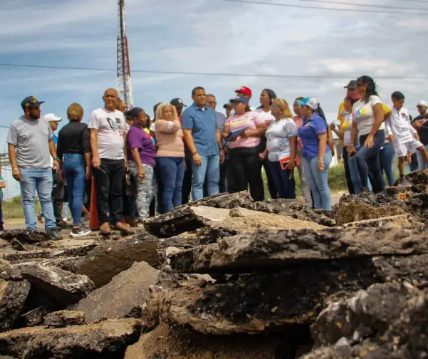 El gobernador Víctor Clark encabezó el inicio de los trabajos de rehabilitación en el que colocarán las primeras 1.100 tolenadas de asfalto en La Velita.