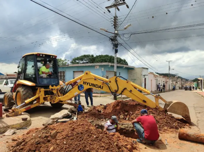 Hidrofalcón empezó los trabajos para la adecuación de la aducción principal en la calle San Antonio con calle Bermúdez de Churuguara.