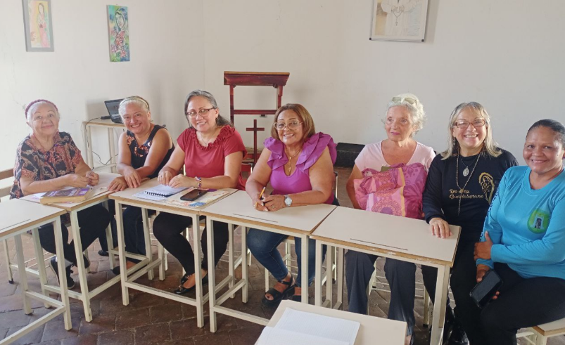 Como parte de la celebración del Día Internacional del Adulto Mayor, la presidente de la Fundación Somos Geroactivos dictó un taller de lectura.