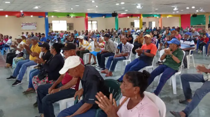 Un total de 453 abuelos de Yaracal en el municipio Cacique Manaure recibieron combos de alimento y proteína por parte de la Misión de Abuelos de la Patria.