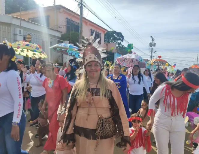 La creatividad se hizo presentes en las calles de Churuguara con el Desfile Pedagógico a propósito de la celebración del Día de la Educación Inicial.