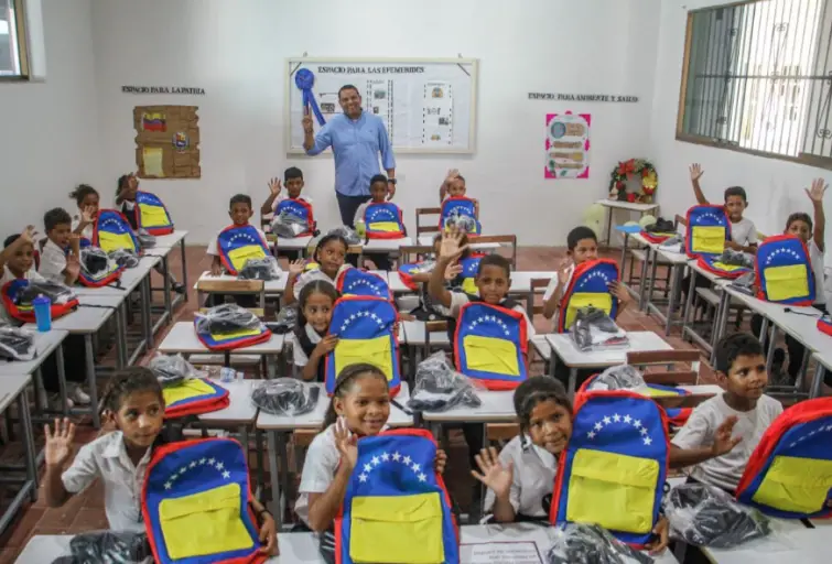 El trabajo de las Bricomiles dejaron reluciente a la Escuela Primaria Nacional José Ramón Yepez de la comunidad de Boca de Aroa, municipio Silva.