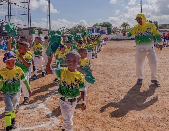 Nuevamente el legendario estadio Ramón "Monche" Higuera de La Vela es protagonista, al iniciar en su terreno el Campeonato Municipal de Béisbol Menor con la participación de cuatro clubes que se disputarán el galardón en diferentes categorías.