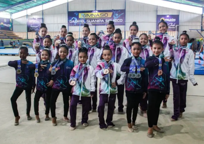 Un total de 27 gimnastas falconianas demostraron sus capacidades y habilidades en los niveles, bases y categorías, de niñas entre 6 a 12 años, en la copa Chacao