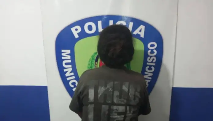 Funcionarios de la Policía del municipio de San Francisco detuvieron a una mujer luego de que agrediera a una adolescente, ocasionándole un aborto.