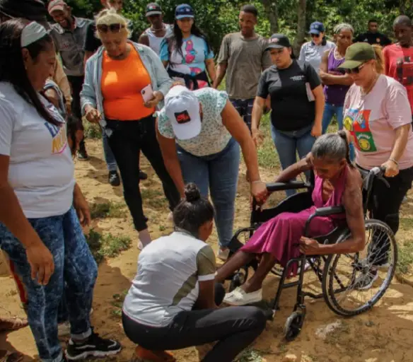 Vecinos vieron hecha realidad las palabras del gobernador Víctor Clark quien se comprometió a asistir a las más de 50 familias afectadas.