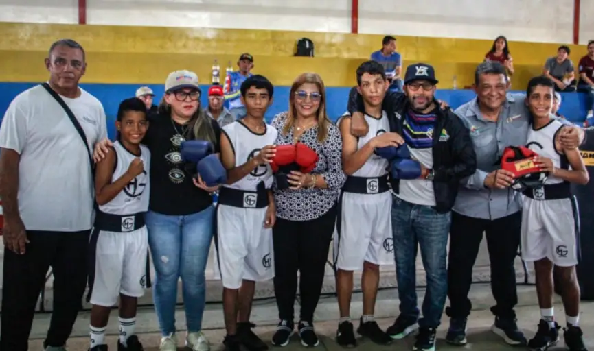 Con la política de masificación del deporte y el impulso del talento atlético del municipio Los Taques, entregaron una amplia gama de instrumentos.