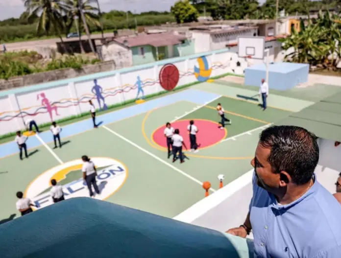 El trabajo de las Bricomiles dejaron reluciente a la Escuela Primaria Nacional José Ramón Yepez de la comunidad de Boca de Aroa, municipio Silva.