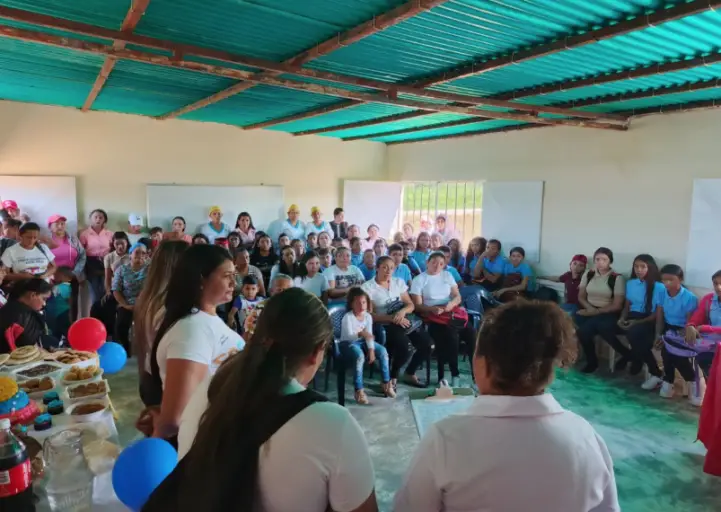 En el circuito comunal electoral Goajiro, municipio Buchivacoa, el poder popular organizado entregó a los estudiantes del liceo sus instalaciones rehabilitadas.