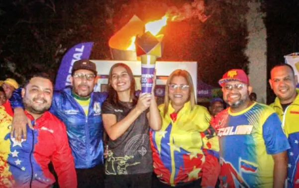 Este lunes los atletas falconianos recibieron el fuego patrio en seis puntos de la capital de Falcón el cual representa la unidad, la paz y el deporte.