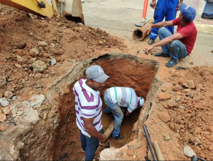 Hidrofalcón empezó los trabajos para la adecuación de la aducción principal en la calle San Antonio con calle Bermúdez de Churuguara.