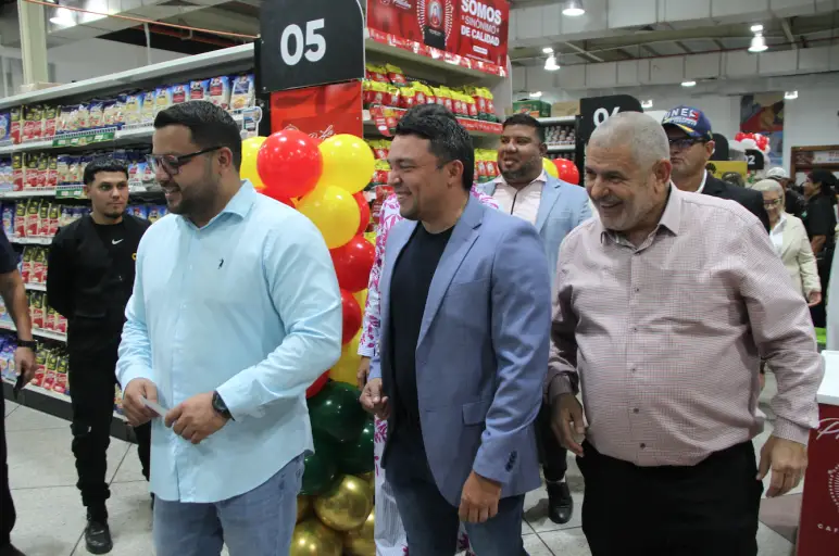 Con la experiencia exitosa en Punto Fijo, Súper 900 se expande a la ciudad capital del estado Falcón para ofrecer diversidad de productos y generar empleos.