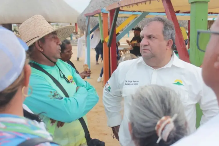 La autoridad en turismo Jorge Haskour sostuvo una reunión con los prestadores de servicio turístico del municipio Los Taques, para escuchar sus planteamientos.