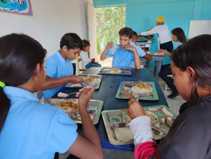 En el circuito comunal electoral Goajiro, municipio Buchivacoa, el poder popular organizado entregó a los estudiantes del liceo sus instalaciones rehabilitadas.