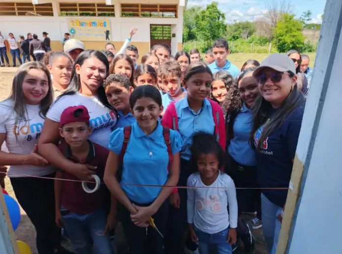 En el circuito comunal electoral Goajiro, municipio Buchivacoa, el poder popular organizado entregó a los estudiantes del liceo sus instalaciones rehabilitadas.