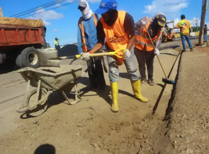 Con una proyección de más de 4 mil toneladas de asfalto inició este martes el Plan de Asfaltado Urbano en la calle principal de Sabana Larga.