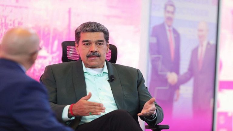 Maduro: es una estupidez pensar que pueden vetar el derecho de Venezuela