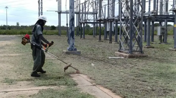 Con el despeje de vegetación manual en 3 mil 864 kilómetros de línea en media y baja tensión, Corpoelec realizó poda en 49 circuitos eléctricos.