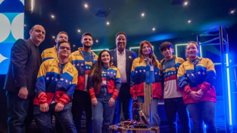 Jóvenes venezolanos ganan medalla de plata en mundial de robótica (VIDEO)