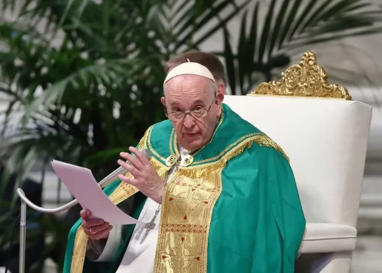 Papa Francisco: la iglesia debe evitar “todo fanatismo” u “obsesiones de otros tiempos”