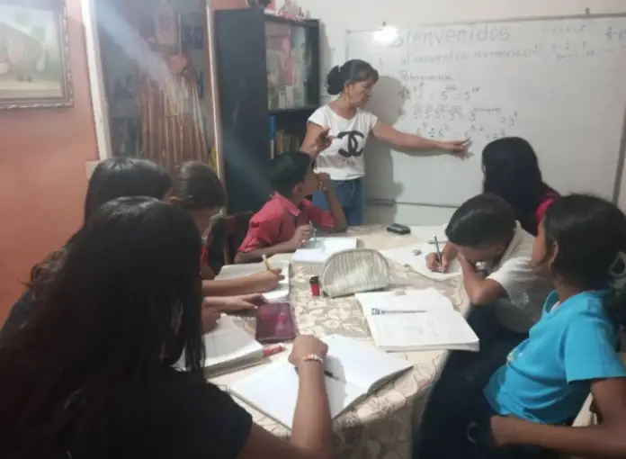 Estudiantes egresados del sexto grado en la Escuela Primaria Estadal (EPE) Antonio Evaristo Arcaya de Punta Cardón culminaron el plan intensivo de refuerzo.