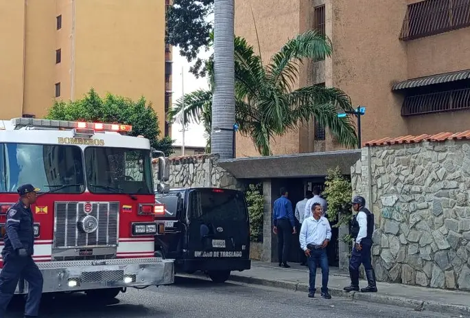 Investigan suicidio de adolescente, se lanzó de un edificio