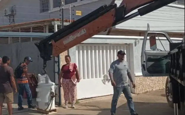 Este sábado en la mañana se entregó a los cinco consejos comunales, los transformadores y tendido eléctrico para fortalecer el servicio en el territorio.