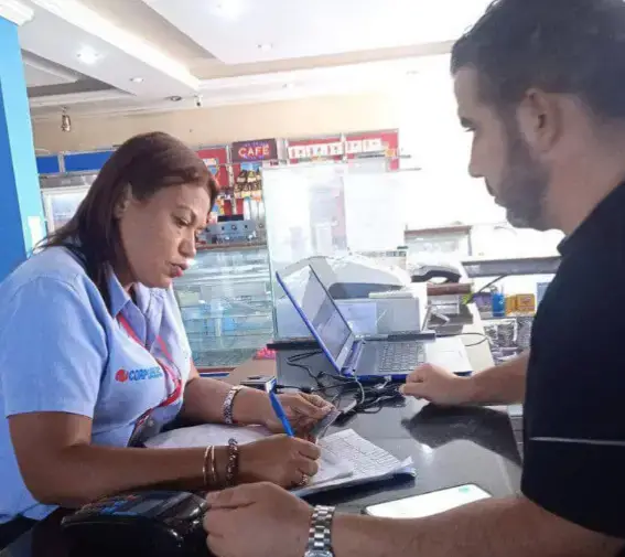 Con el propósito de brindar atención a usuarios comerciales en los trámites relacionados con el servicio de electricidad, Corpoelec realizó visitas.