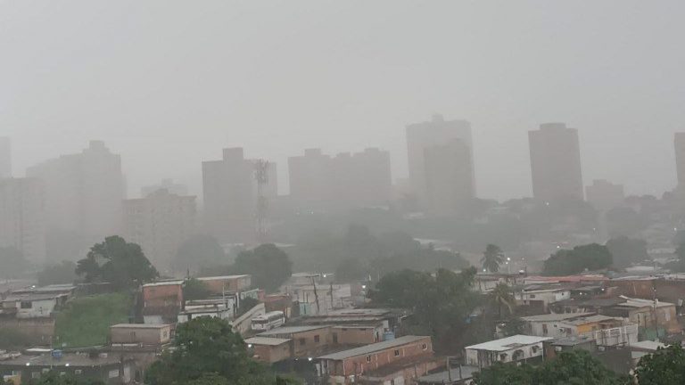 Lluvias en Maracaibo alcanzan niveles de agua que se registraron en 2015| +VIDEOS