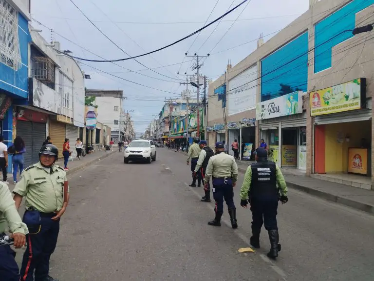 Navidades Seguras 2024 | Policarirubana desplegada en el centro de Punto Fijo