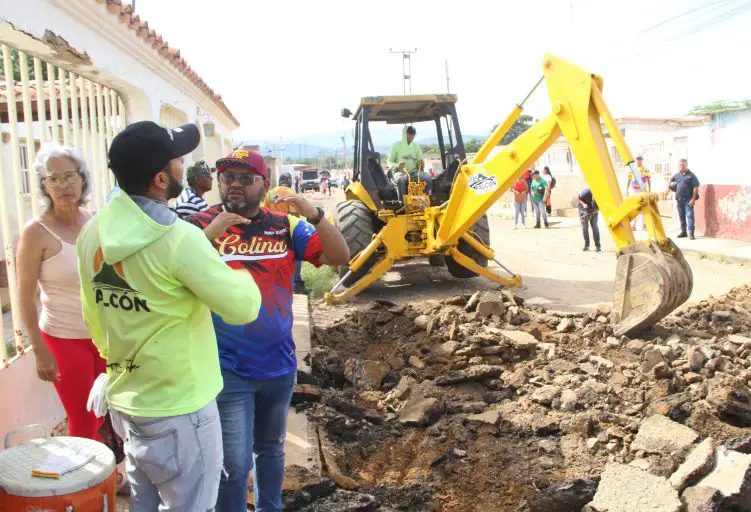 Este martes, el alcalde Rubén Molina encabezó una visita guiada a un grupo de periodista para dar a conocer los trabajos que se ejecutan en La Vela.