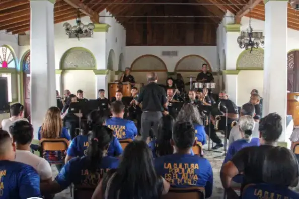 Para continuar con el mes aniversario del Incudef este lunes se realizó una retreta en el salón de usos múltiples junto a la Banda del estado “Mariscal Falcón”.