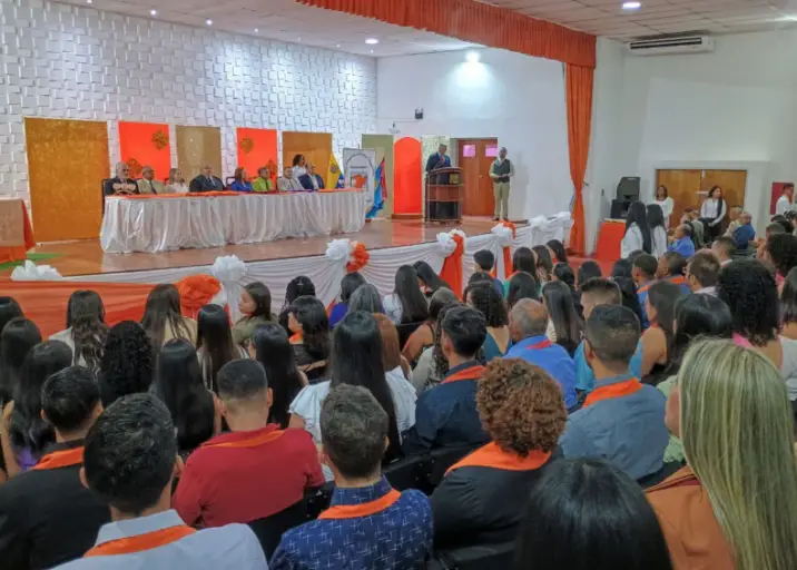 Con la alegría que representa para un estudiante la culminación de su formación académica, el Aula Magna de la Uptag recibió a los nuevos egresados .