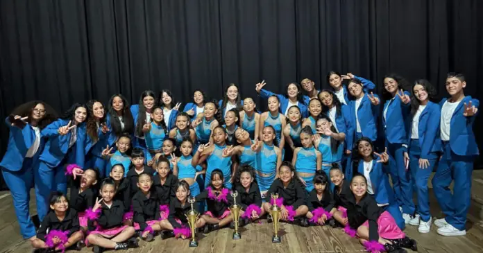 El pasado 26 de Octubre un total de 50 bailarines de la escuela Ave Fénix brillaron con su talento en la competencia nacional denominada 