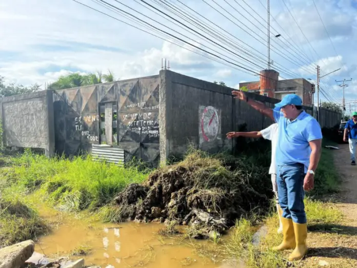 El coordinador de Protección Civil en el municipio Silva, Jon Saavedra, aseguró que las afectaciones en la zona solo han sido calles anegadas.