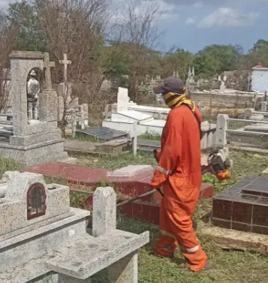 En un trabajo conjunto entre Gobierno local y comunidad, iniciaron los trabajos de embellecimiento del Cementerio Municipal de Píritu.