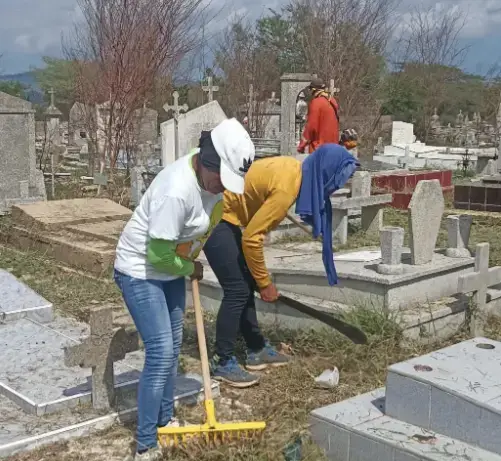 En un trabajo conjunto entre Gobierno local y comunidad, iniciaron los trabajos de embellecimiento del Cementerio Municipal de Píritu.