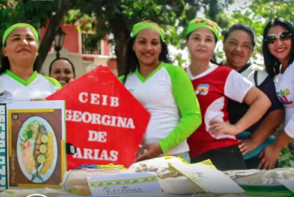 Para celebrar los diez años de la Corporación Nacional de Alimentación Escolar, cocineras de la Patria expusieron sus delicias culinarias.