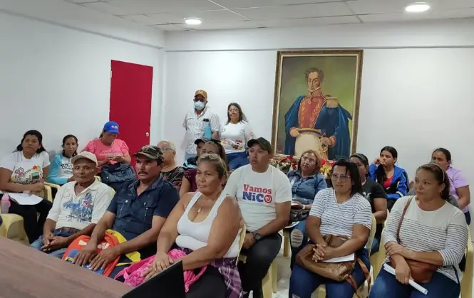 La autoridad regional junto a varios revolucionario subieron hasta la cúspide del monumento que fue remozado con murales, pintura, señalización con frases características del Cantautor del Pueblo.