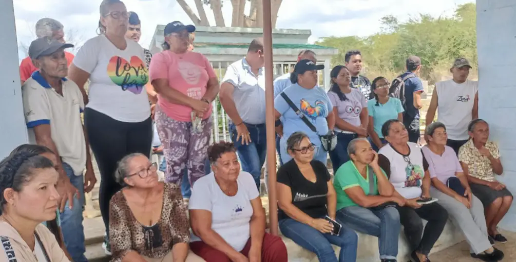 En un trabajo conjunto entre Gobierno local y comunidad, iniciaron los trabajos de embellecimiento del Cementerio Municipal de Píritu.