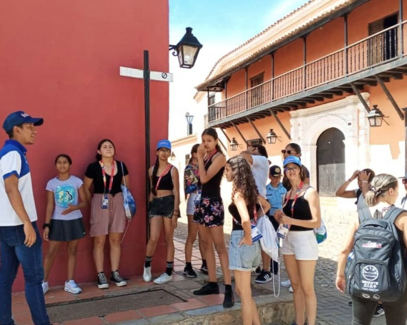 La Corporación Falconiana de Turismo (CORFALTUR) ha llevado a cabo una emocionante guiatura turística en el corazón del Centro Histórico de Coro.