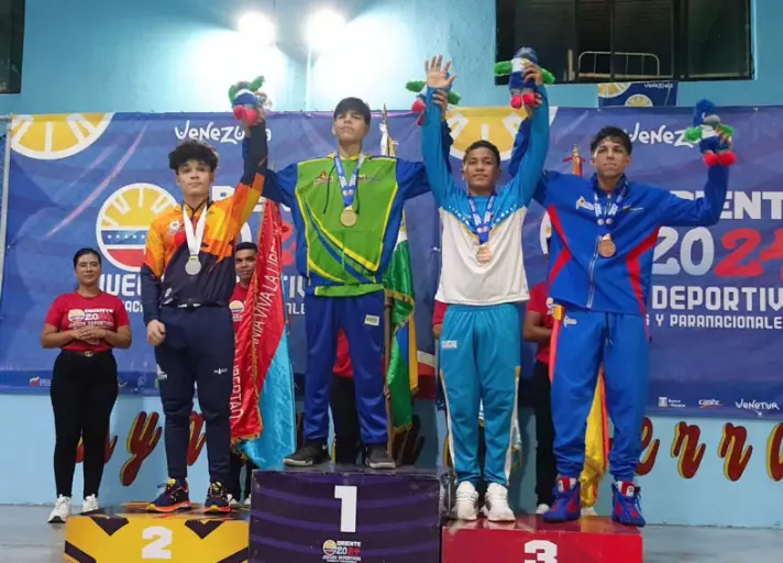 La delegación del Sambo falconiano capitaneada por los multi campeones arte marcialistas Lucas Borregales y Luisaigna Campos, cerraron con broche de oro.